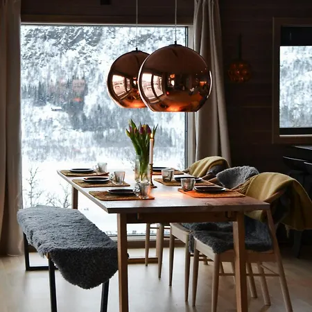 Mountain By The Trails In Semesterbostad